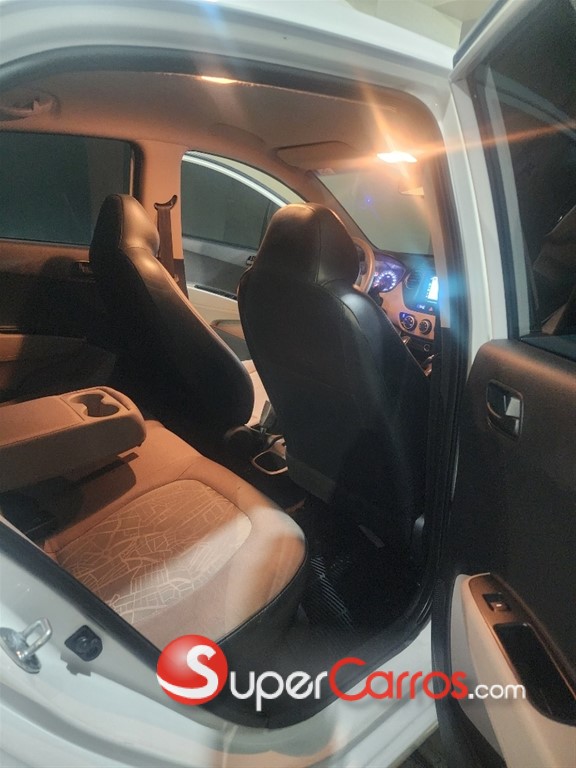2017 Hyundai Grand I 10 Sedan — foto 4 / 10