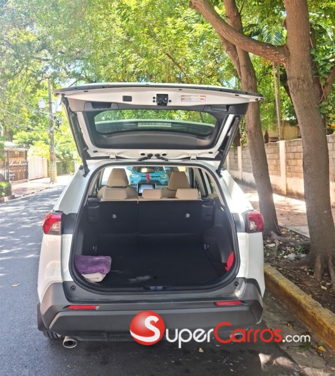 2025 Toyota RAV4 — foto 9 / 10