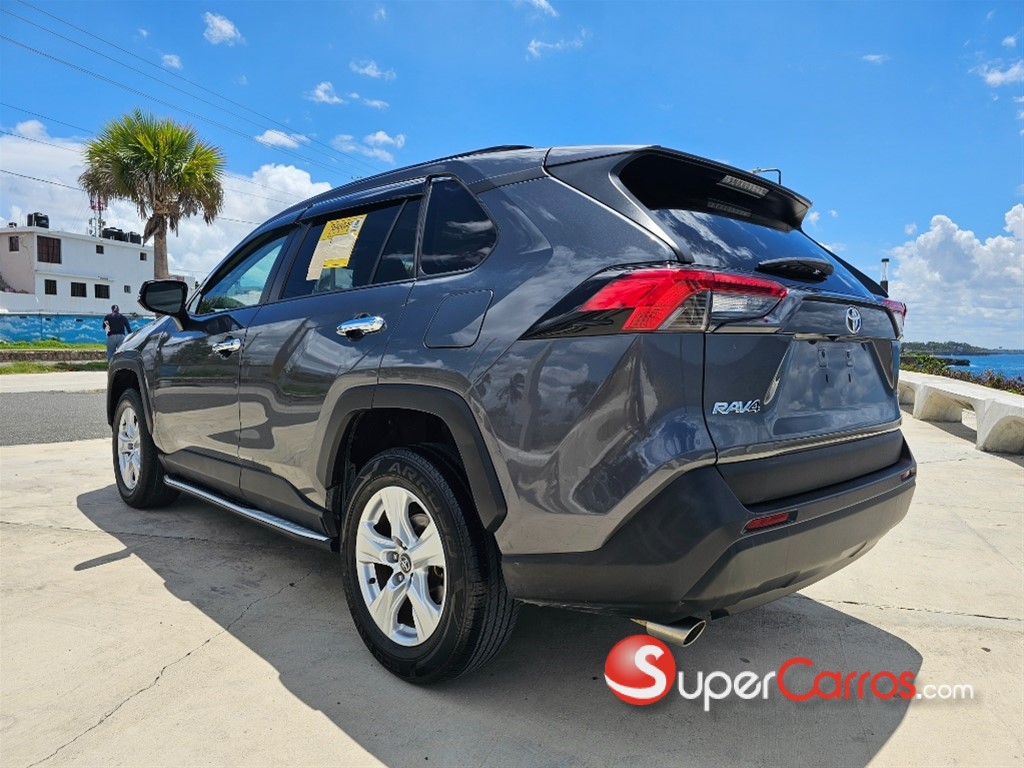 2021 Toyota RAV4 XLE — foto 2 / 12