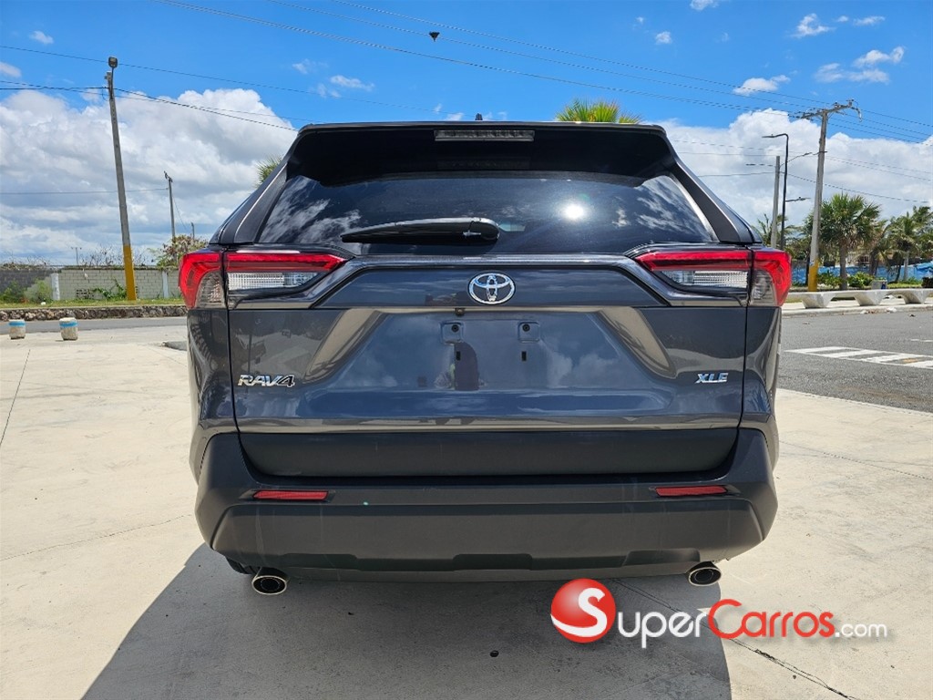 2021 Toyota RAV4 XLE — foto 3 / 12