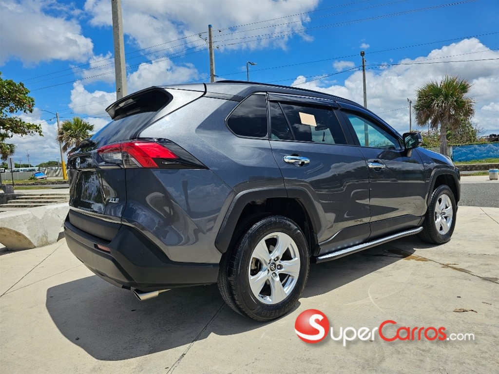 2021 Toyota RAV4 XLE — foto 4 / 12