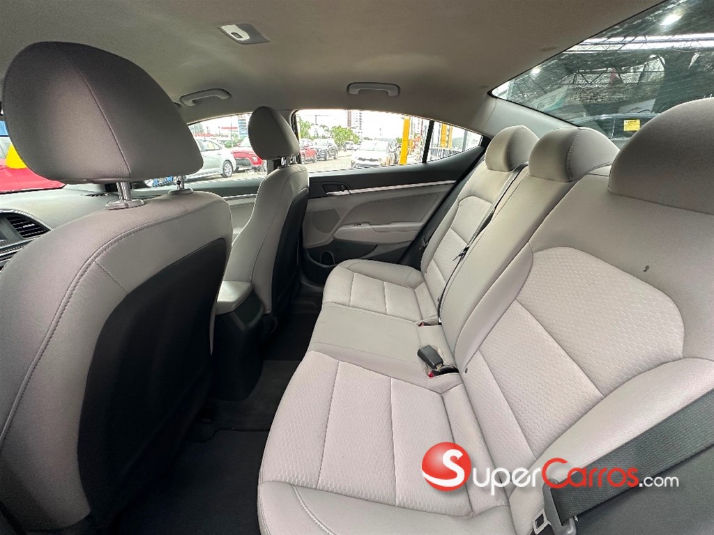 2020 Hyundai Elantra SE — foto 8 / 10