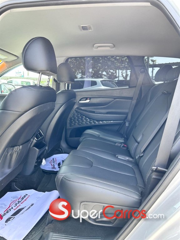 2020 Hyundai Santa Fe SE — foto 9 / 12
