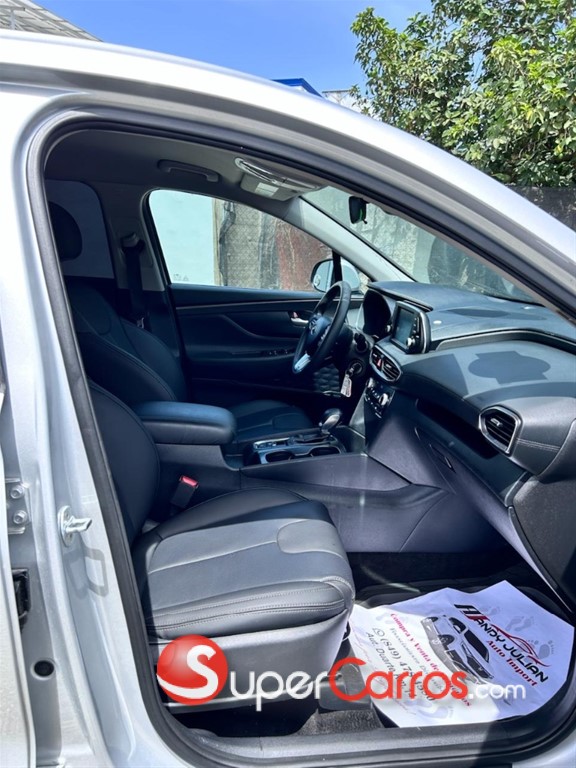 2020 Hyundai Santa Fe SE — foto 10 / 12