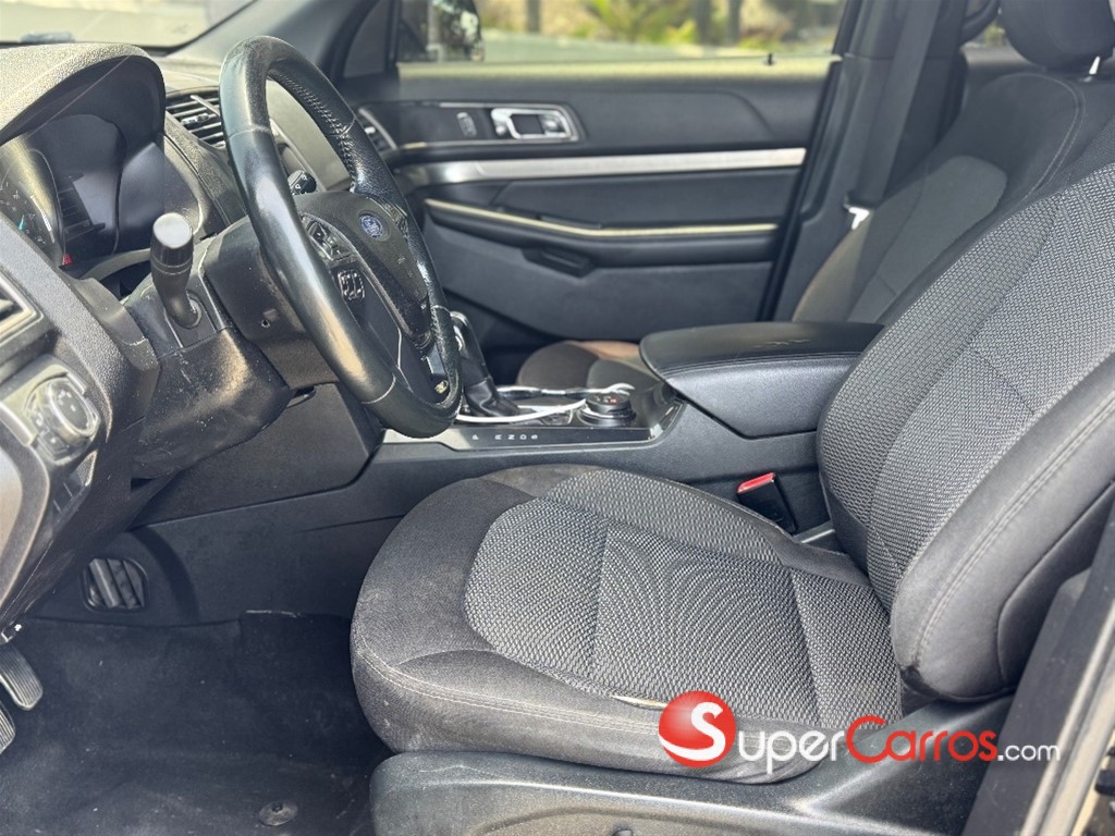 2019 Ford Explorer XLT — foto 7 / 9