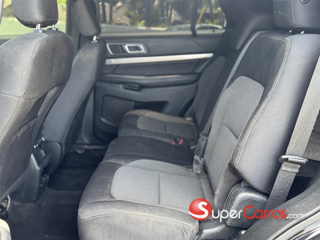 2019 Ford Explorer XLT — foto 8 / 9