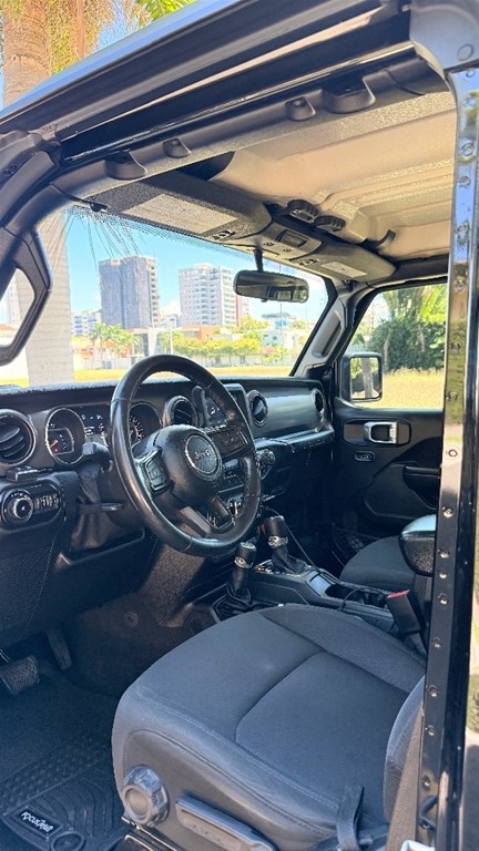 2021 Jeep Wrangler — foto 7 / 12