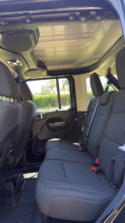 2021 Jeep Wrangler — foto 8 / 12