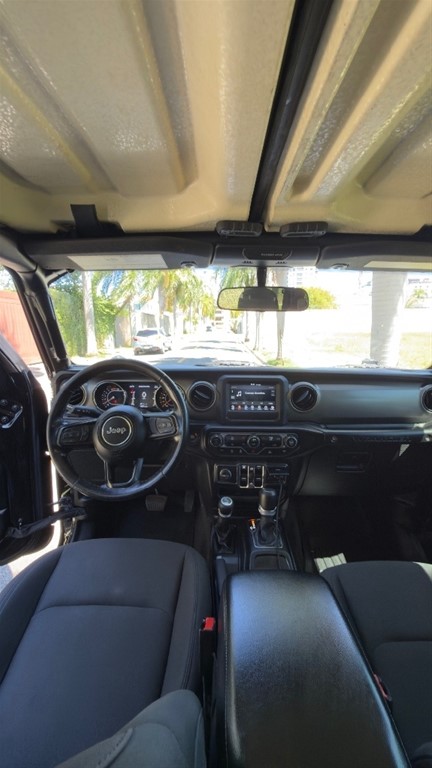 2021 Jeep Wrangler — foto 9 / 12