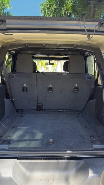 2021 Jeep Wrangler — foto 10 / 12