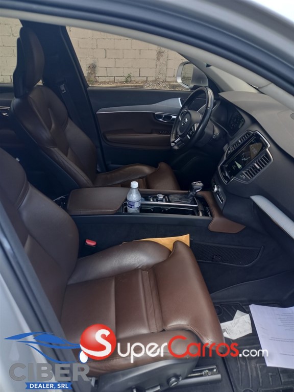 2020 Volvo XC90 Momentum T5 — foto 7 / 12