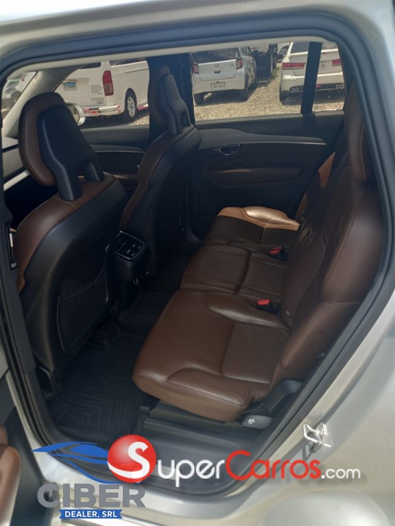 2020 Volvo XC90 Momentum T5 — foto 8 / 12