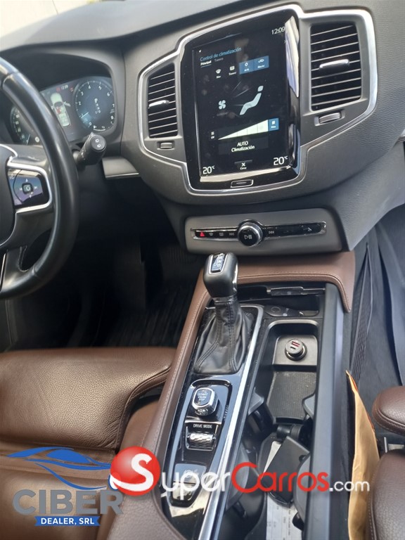 2020 Volvo XC90 Momentum T5 — foto 9 / 12