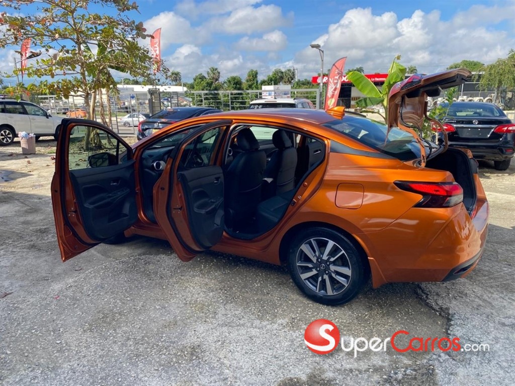 2020 Nissan Versa — foto 2 / 12