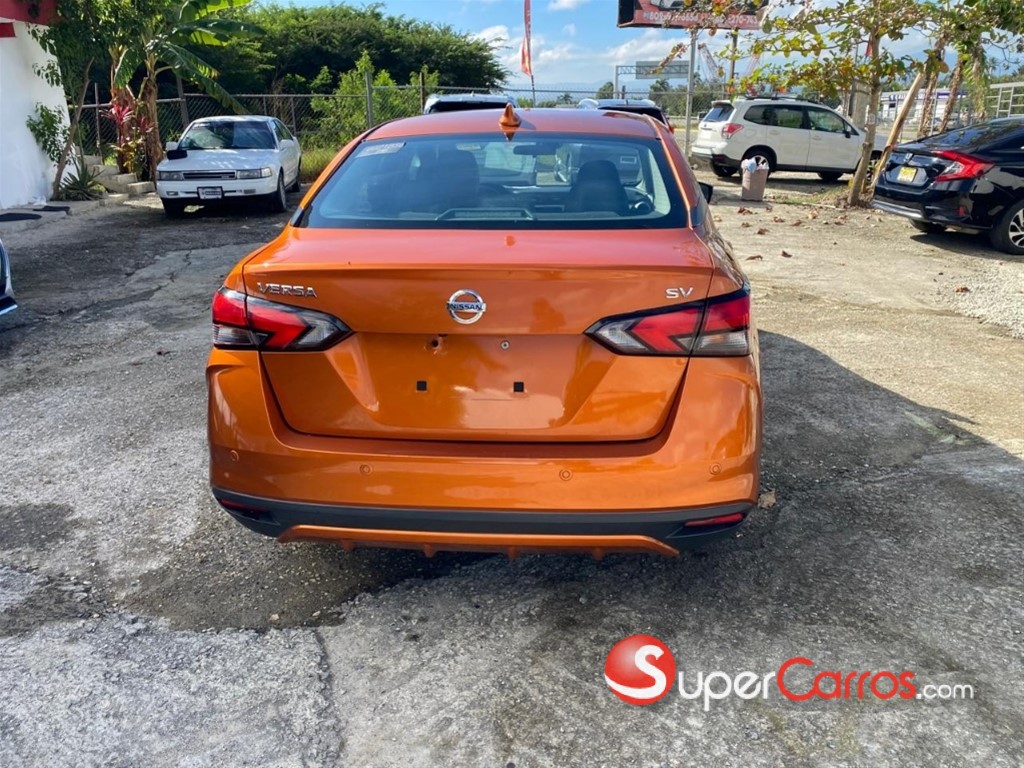 2020 Nissan Versa — foto 8 / 12