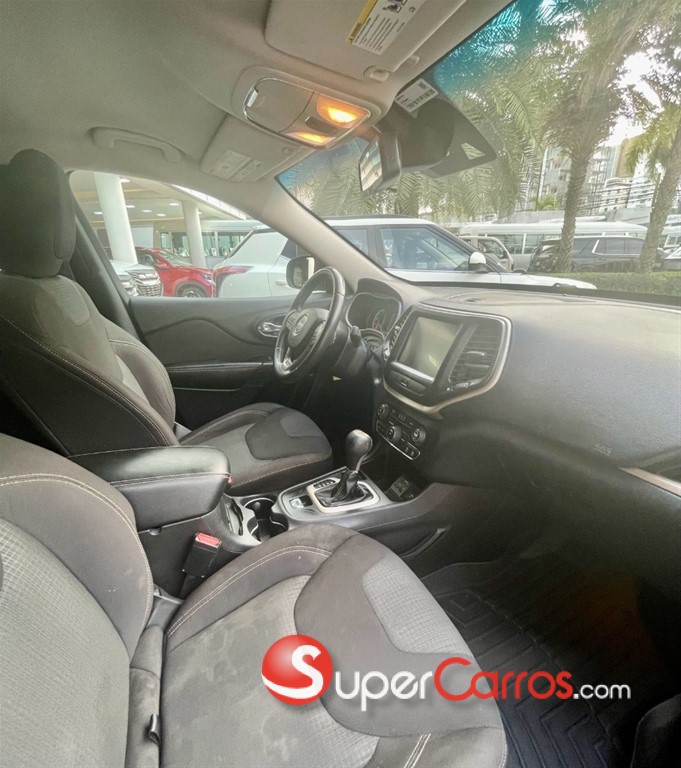 2016 Jeep Grand Cherokee Latitude — foto 3 / 9