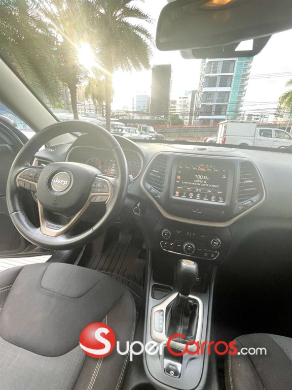 2016 Jeep Grand Cherokee Latitude — foto 6 / 9