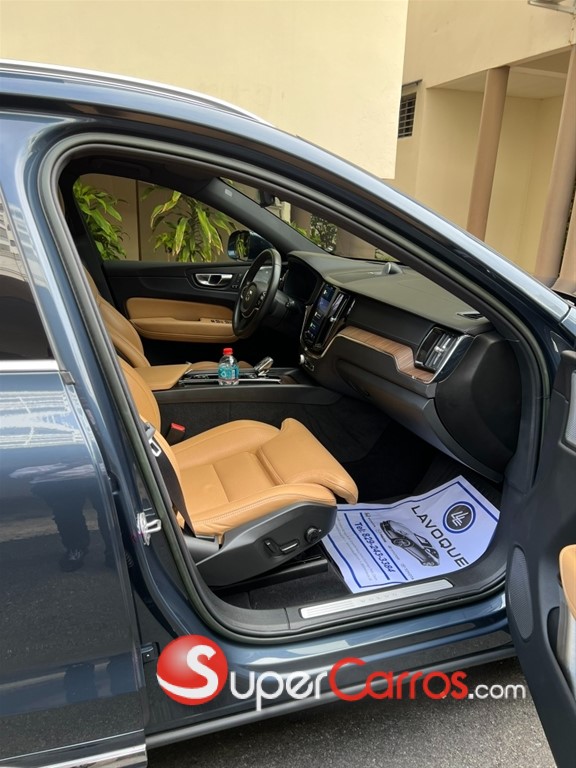 2022 Volvo XC60 B6 Inscription — foto 6 / 12