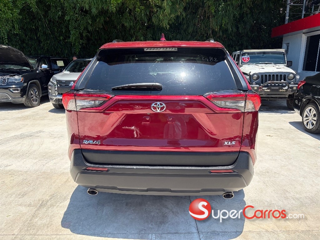 2021 Toyota RAV4 XLE — foto 4 / 9