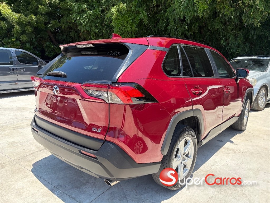 2021 Toyota RAV4 XLE — foto 5 / 9