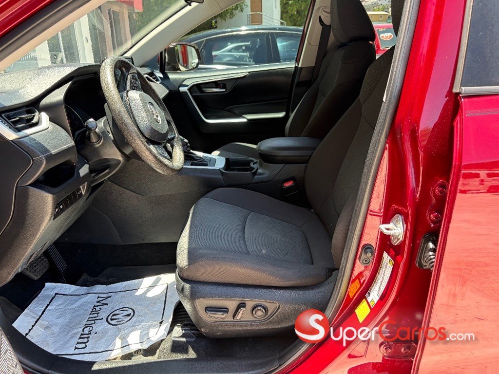 2021 Toyota RAV4 XLE — foto 8 / 9