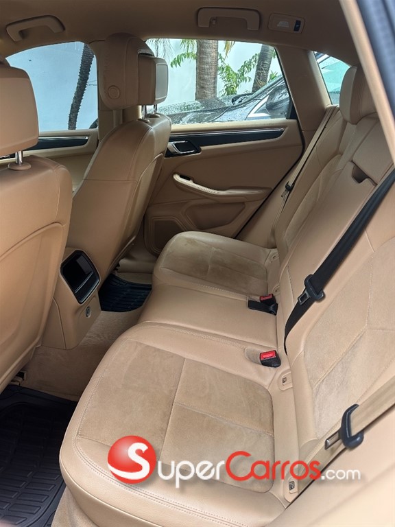 2016 Porsche Macan — foto 7 / 10