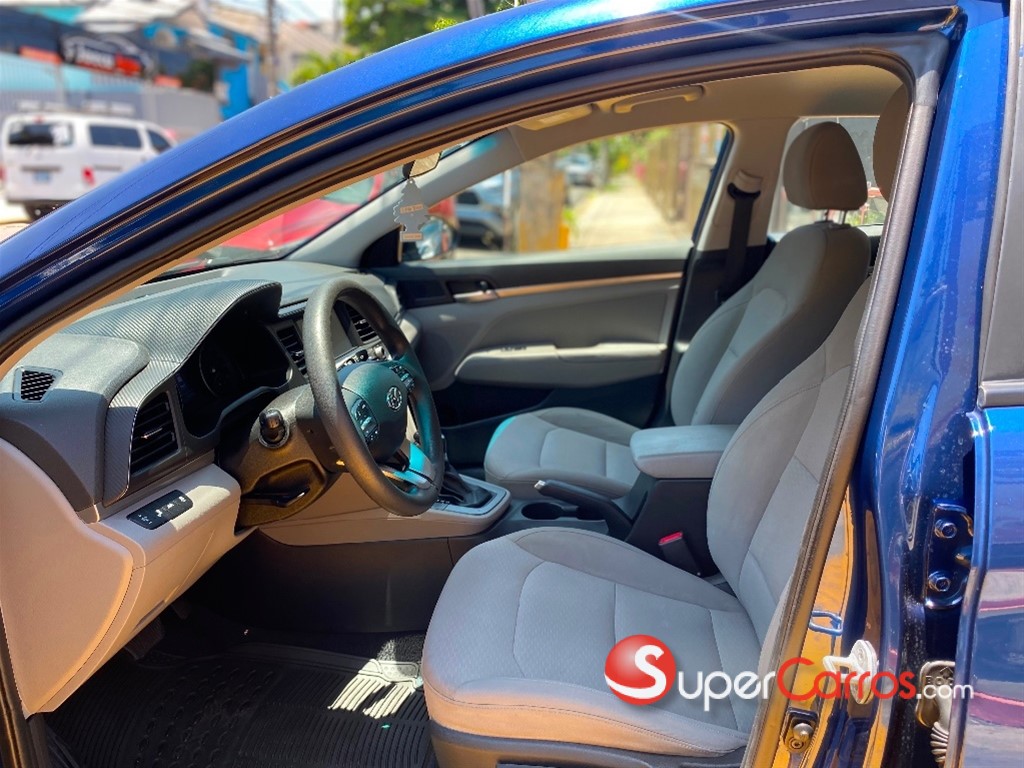 2020 Hyundai Elantra SEL — foto 7 / 10