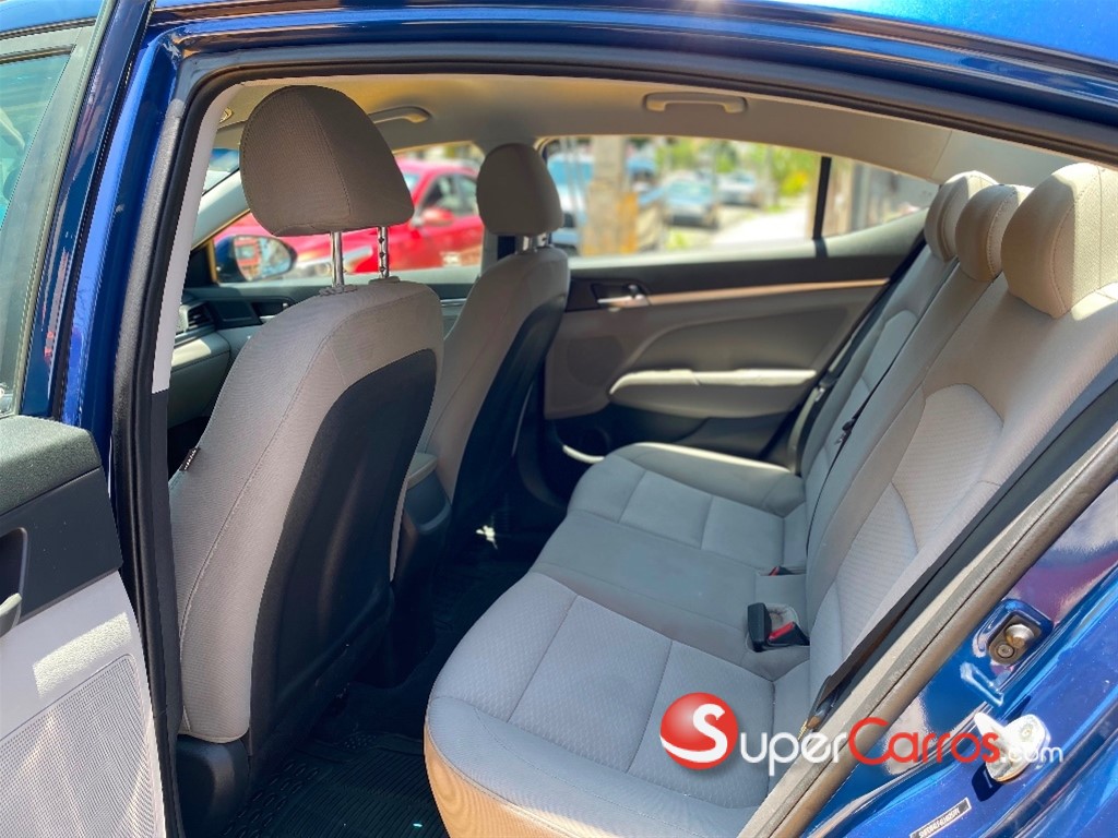 2020 Hyundai Elantra SEL — foto 8 / 10