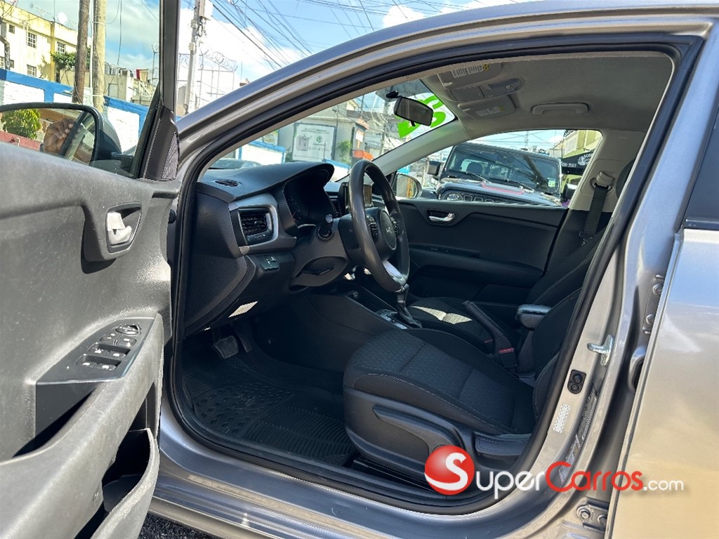 2023 Kia Rio — foto 9 / 10