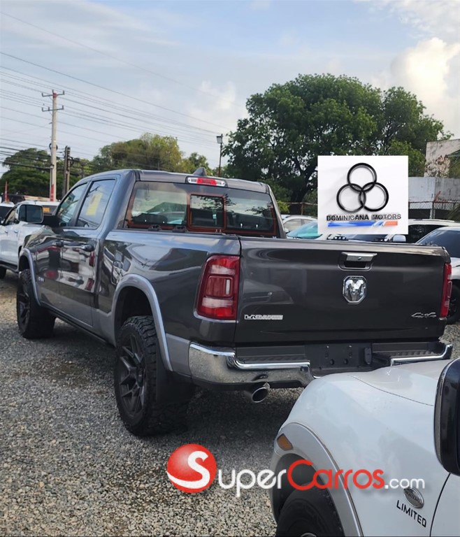 2020 Dodge Ram 1500 Laramie — foto 2 / 12