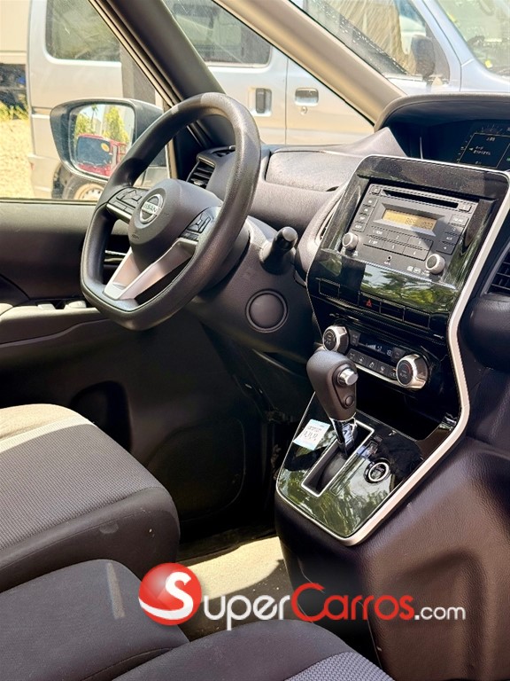 2020 Nissan Serena — foto 7 / 12