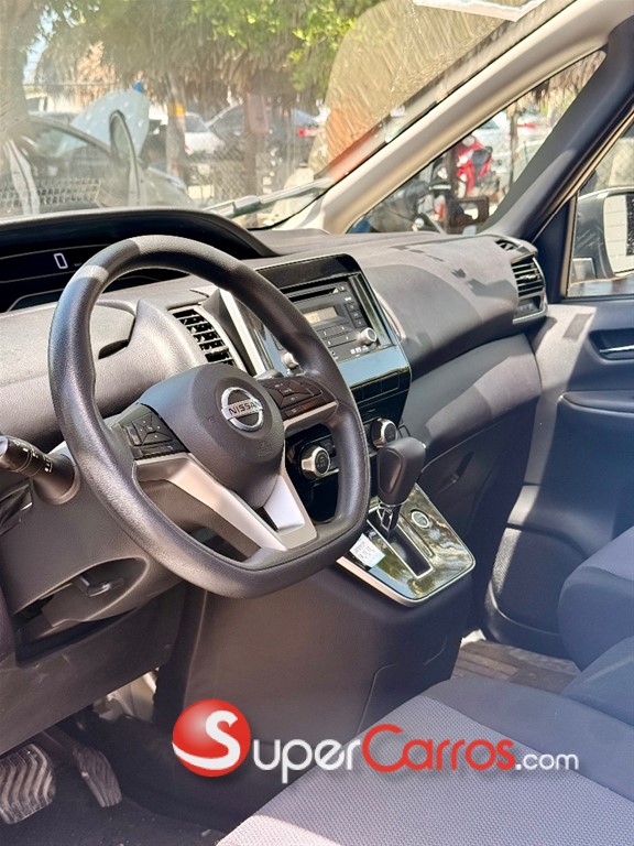 2020 Nissan Serena — foto 8 / 12