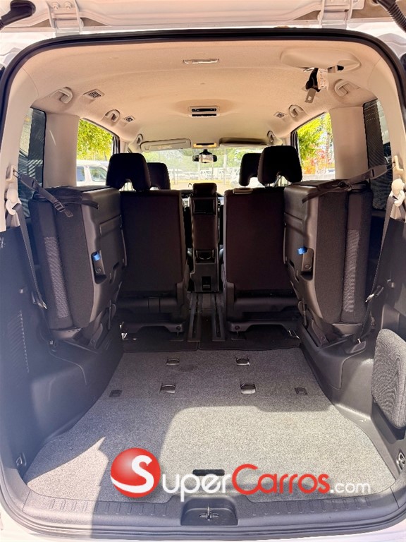2020 Nissan Serena — foto 9 / 12