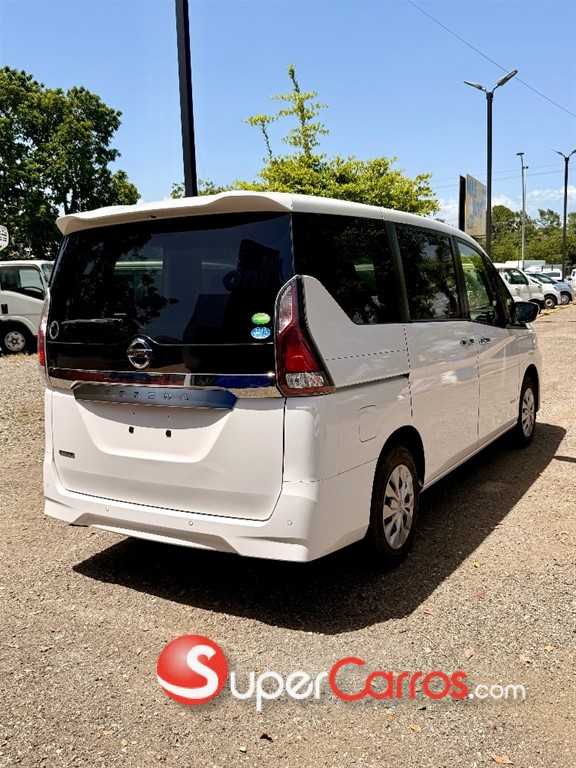 2020 Nissan Serena — foto 10 / 12