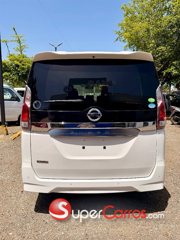 2020 Nissan Serena — foto 11 / 12