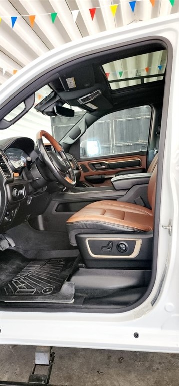 2020 Dodge Ram Laramie Longhorn — foto 7 / 10