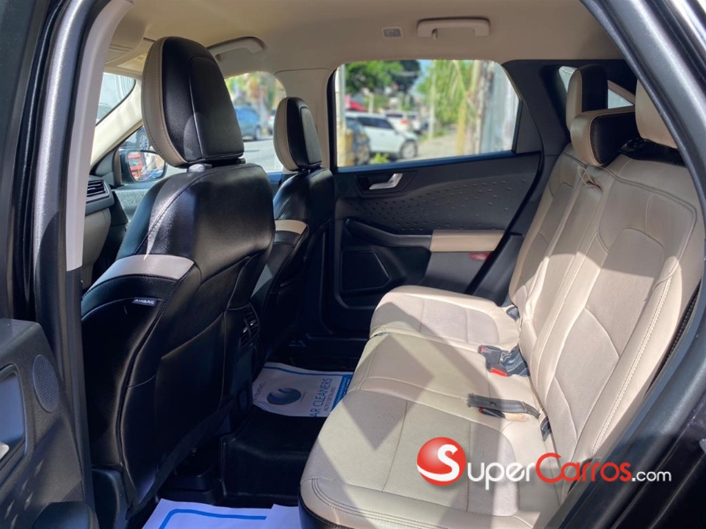 2020 Ford Escape Titanium — foto 8 / 10