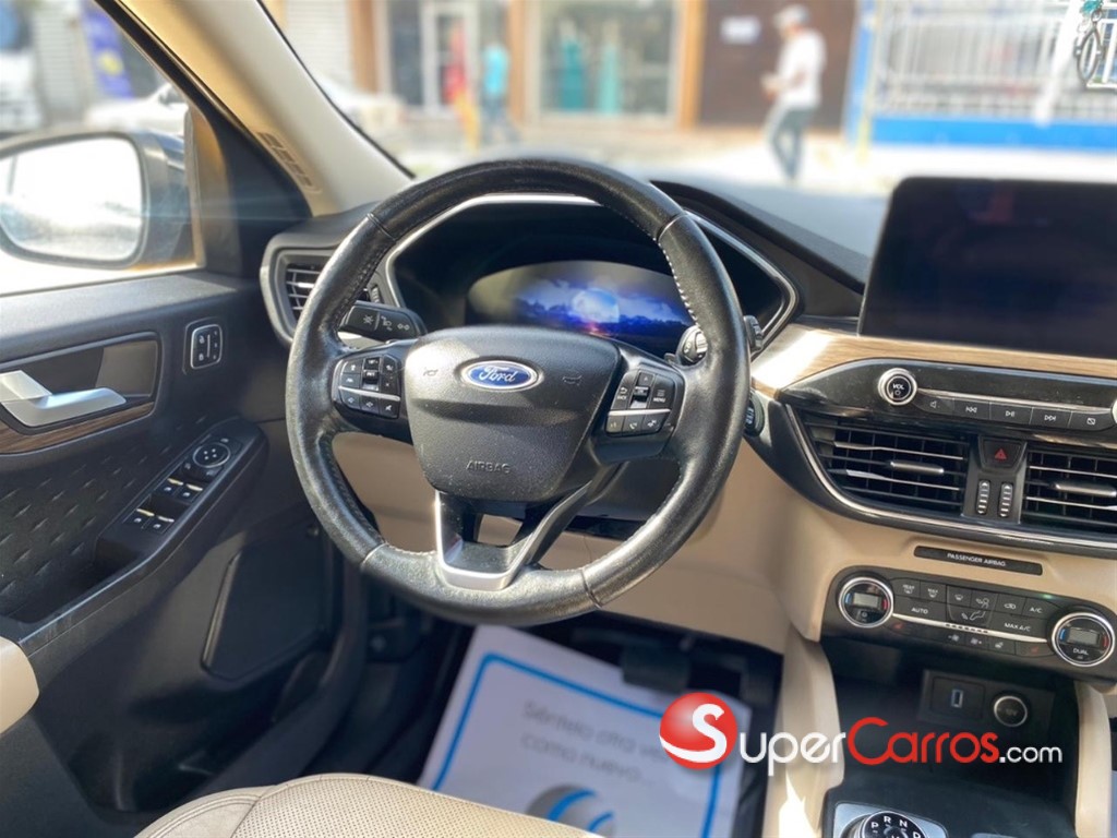 2020 Ford Escape Titanium — foto 9 / 10