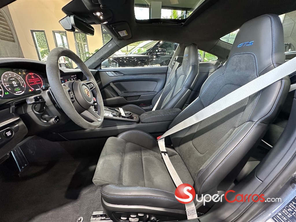 2026 Porsche 911 Carrera GTS — foto 8 / 12