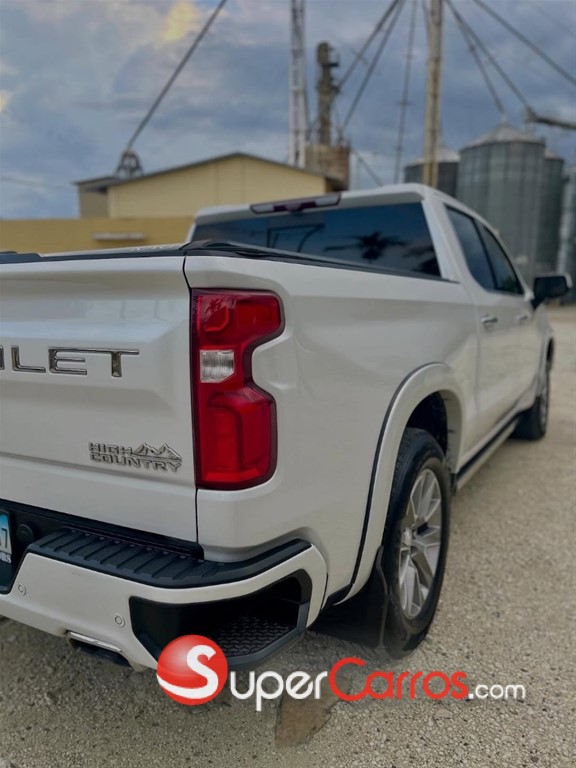 2021 Chevrolet Silverado High Country — foto 3 / 11