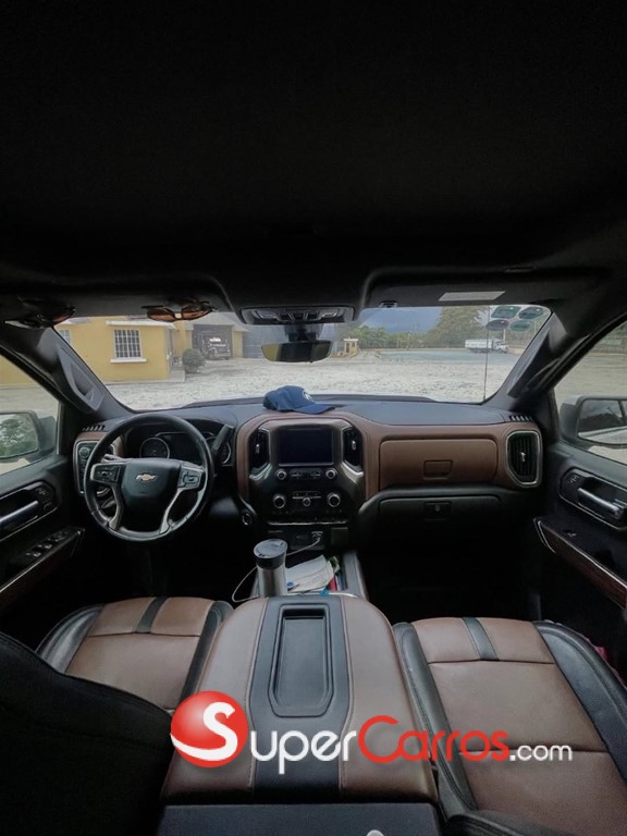 2021 Chevrolet Silverado High Country — foto 8 / 11