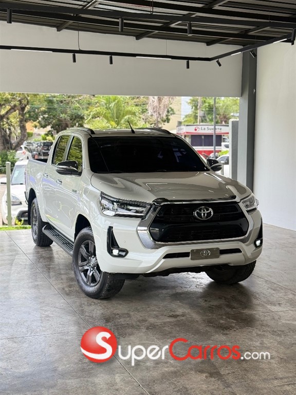 2022 Toyota Hilux SRV