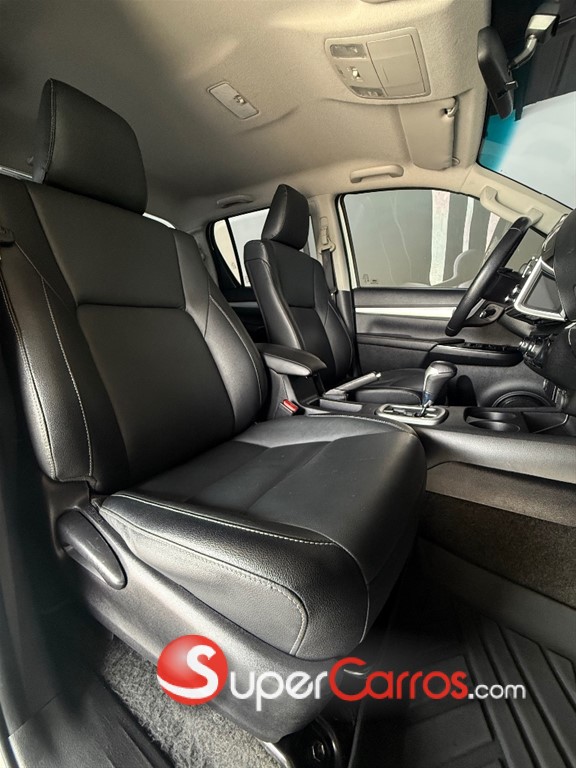 2022 Toyota Hilux SRV — foto 10 / 11
