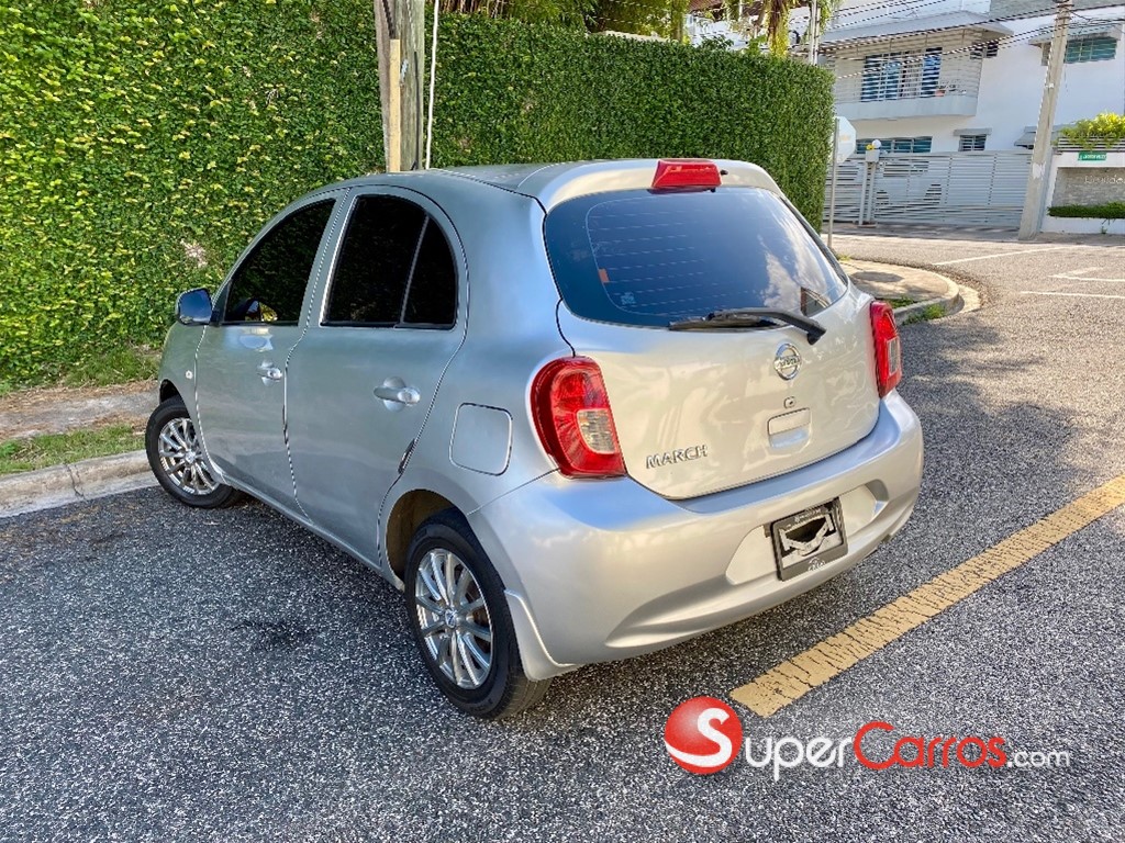 2017 Nissan March — foto 6 / 12