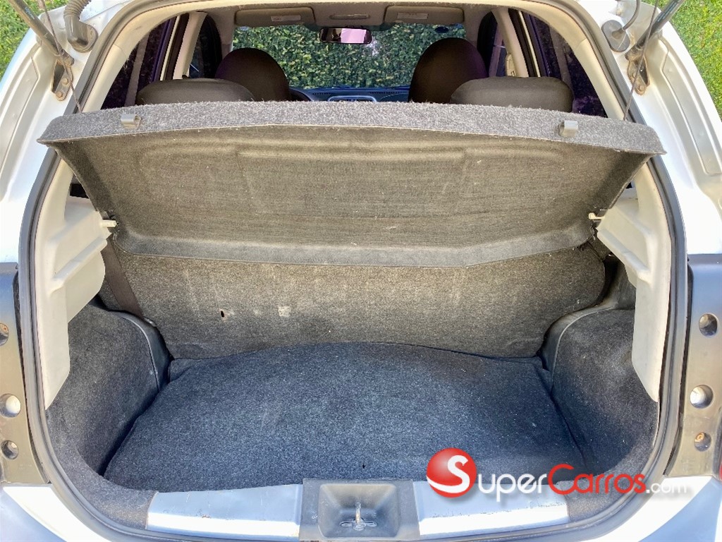 2017 Nissan March — foto 11 / 12