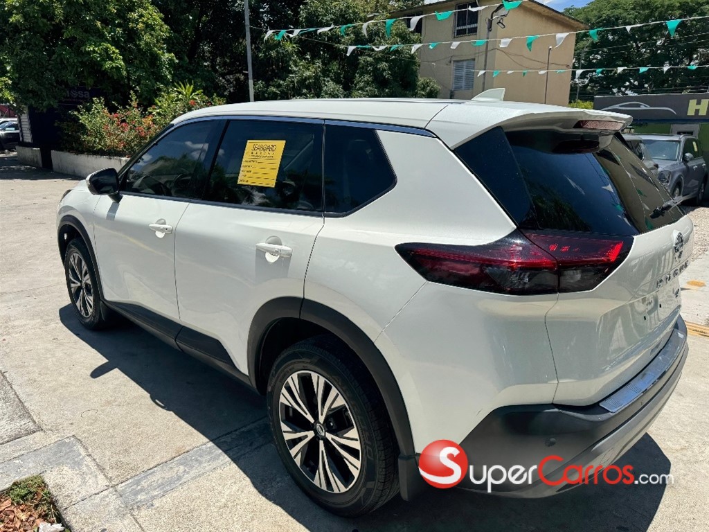 2021 Nissan Rogue SV — foto 2 / 10