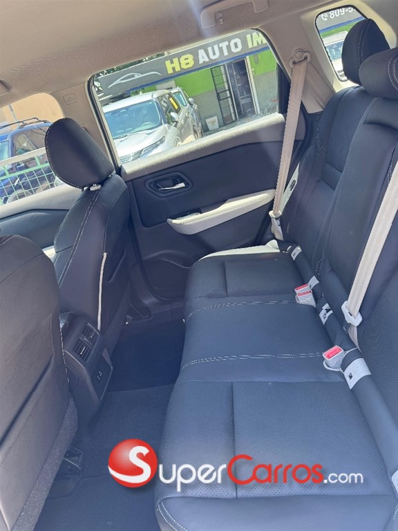 2021 Nissan Rogue SV — foto 6 / 10