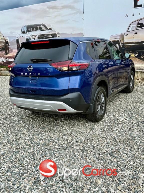 2023 Nissan Rogue SV — foto 6 / 12