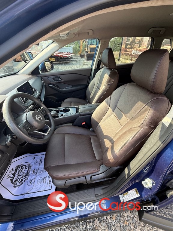 2023 Nissan Rogue SV — foto 8 / 12