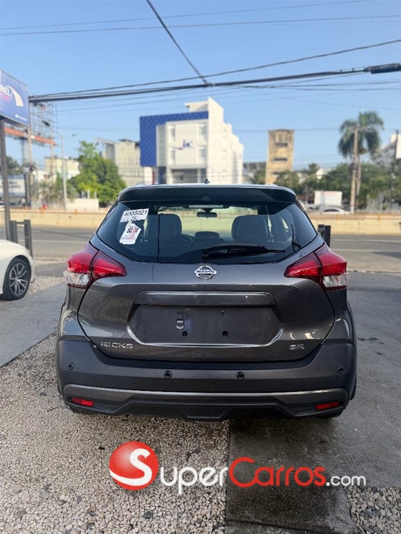 2020 Nissan Kicks SR — foto 5 / 11